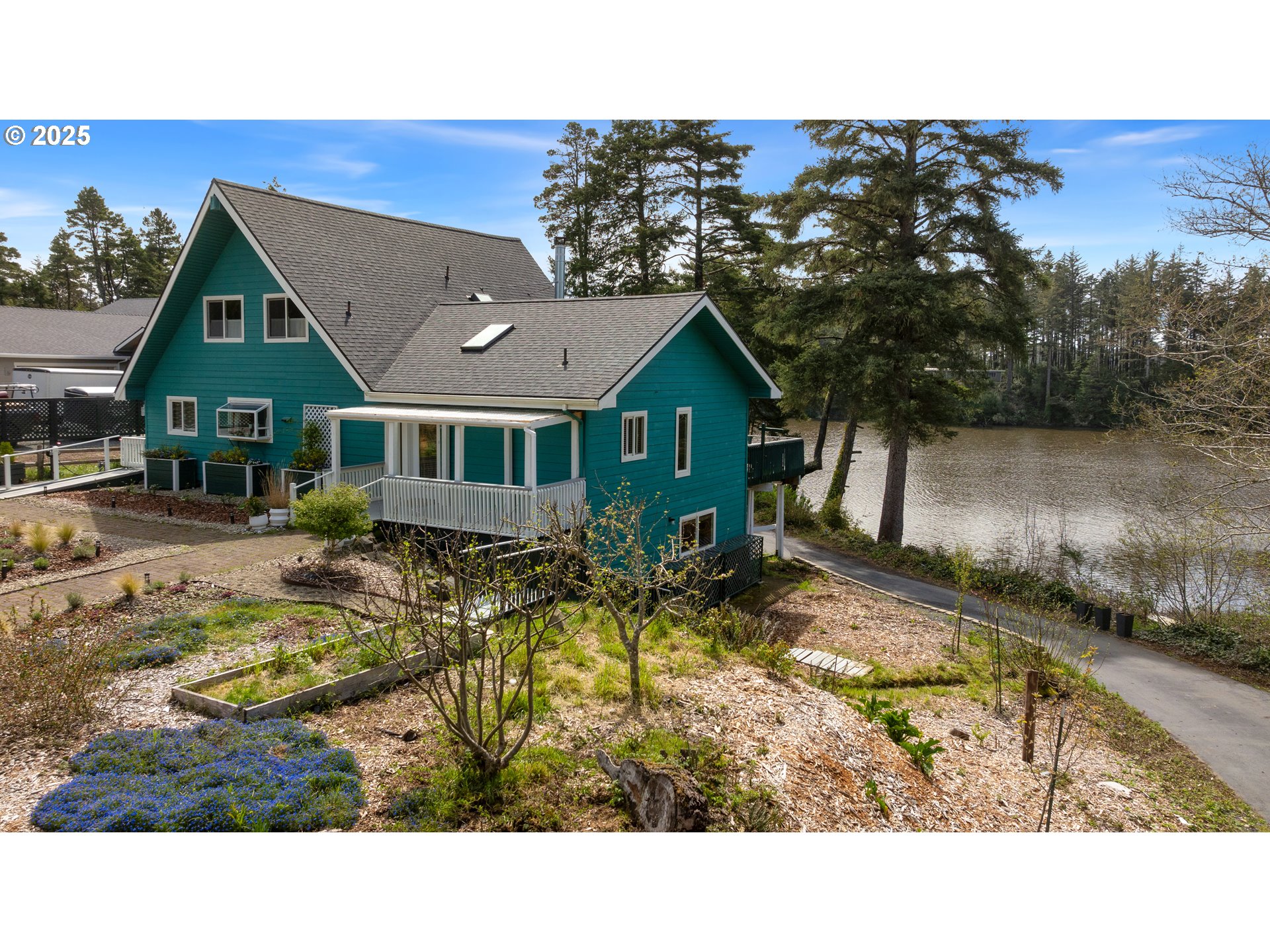 53461 SAFE RD, Bandon, OR 97411