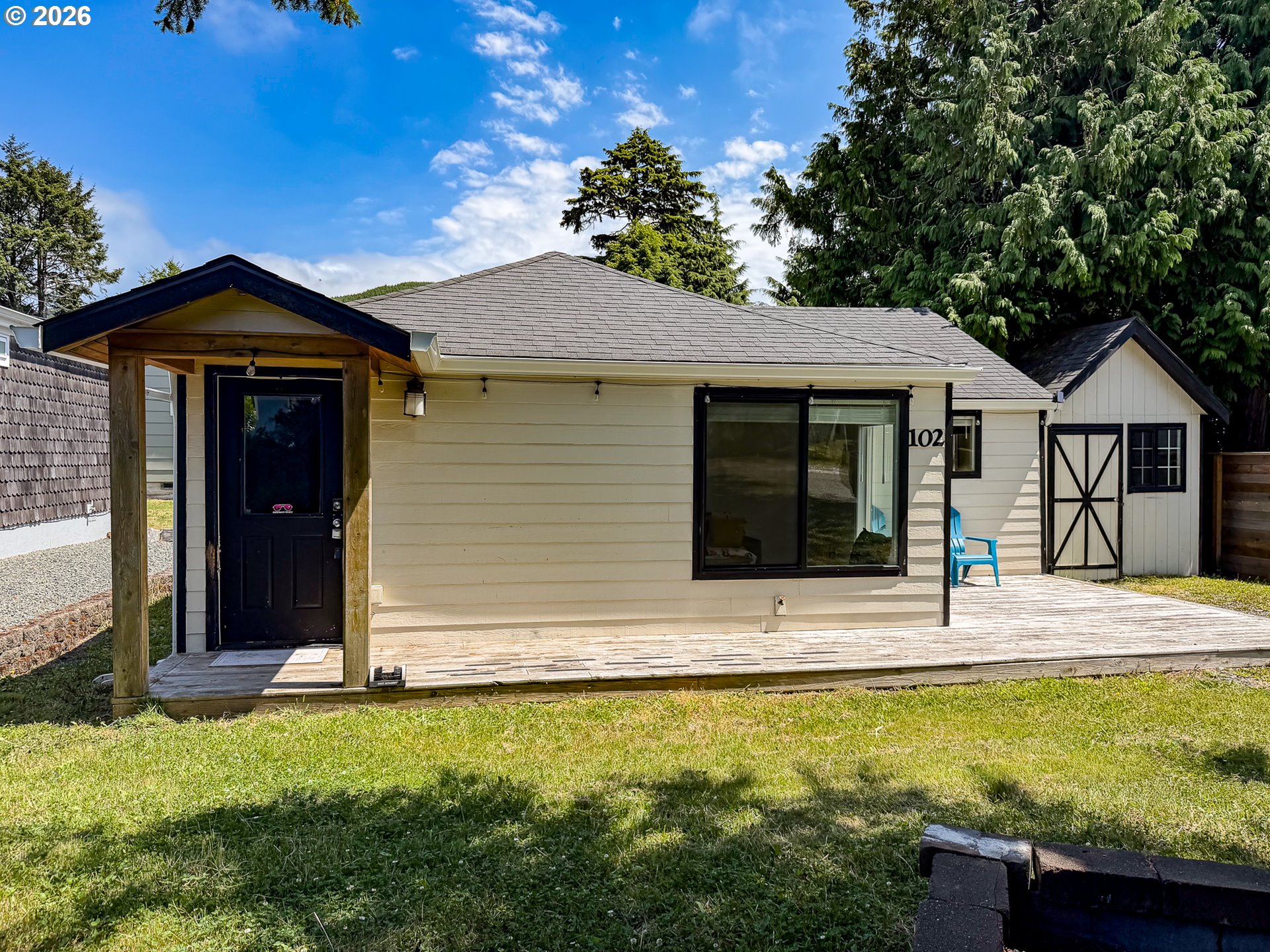 102 HARBOR ST, RockawayBeach, OR 97136