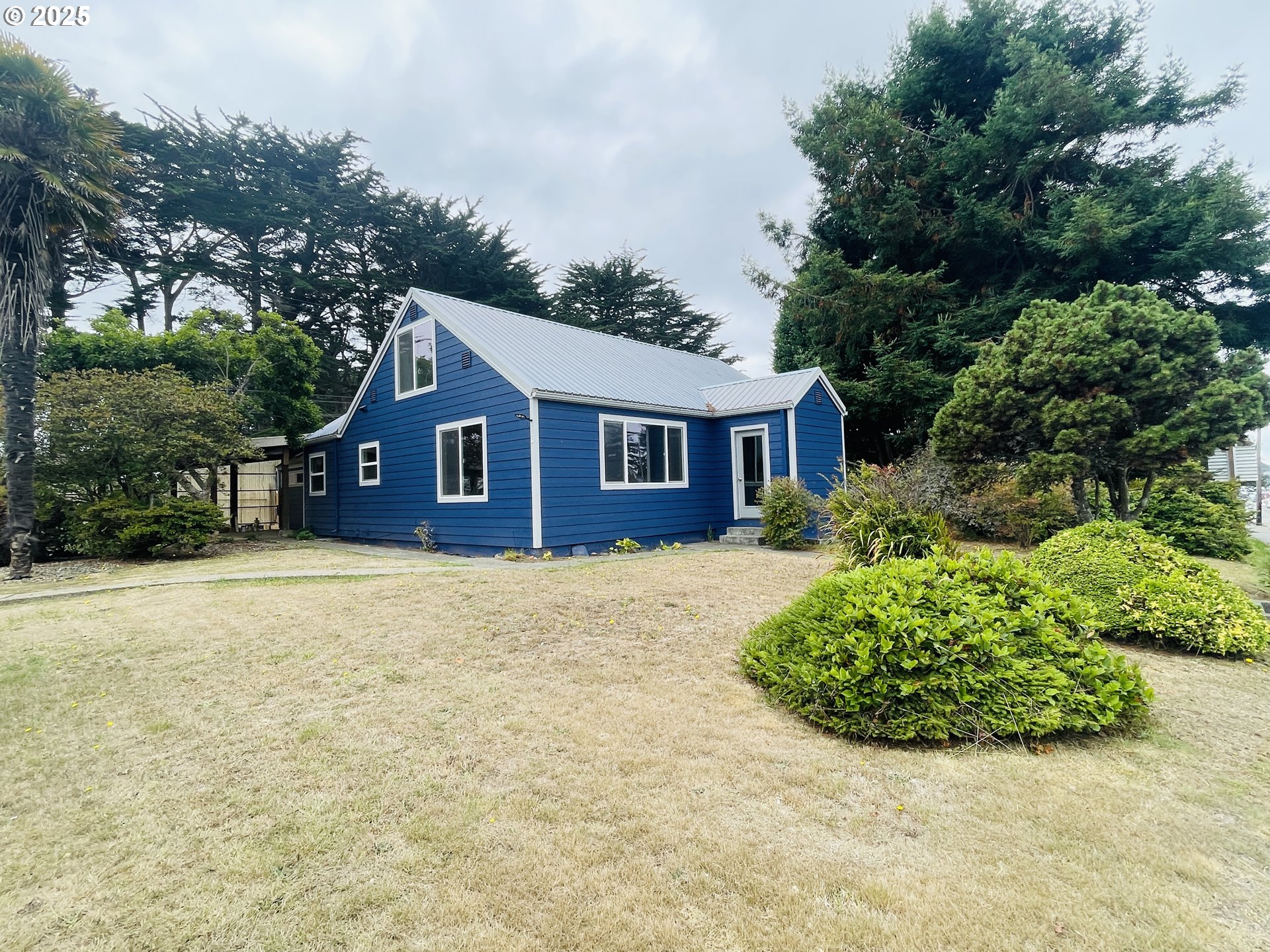 890 2ND ST, Bandon, OR 97411