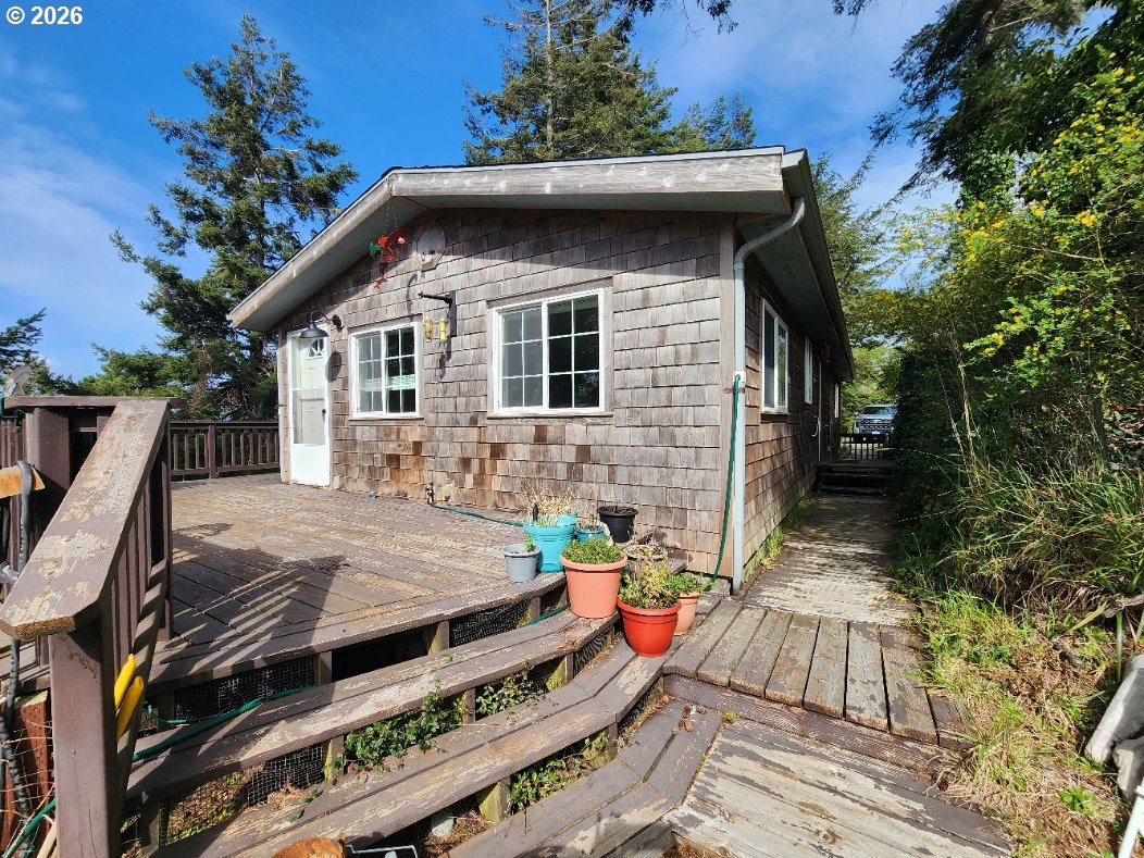 307 12TH ST, PortOrford, OR 97465