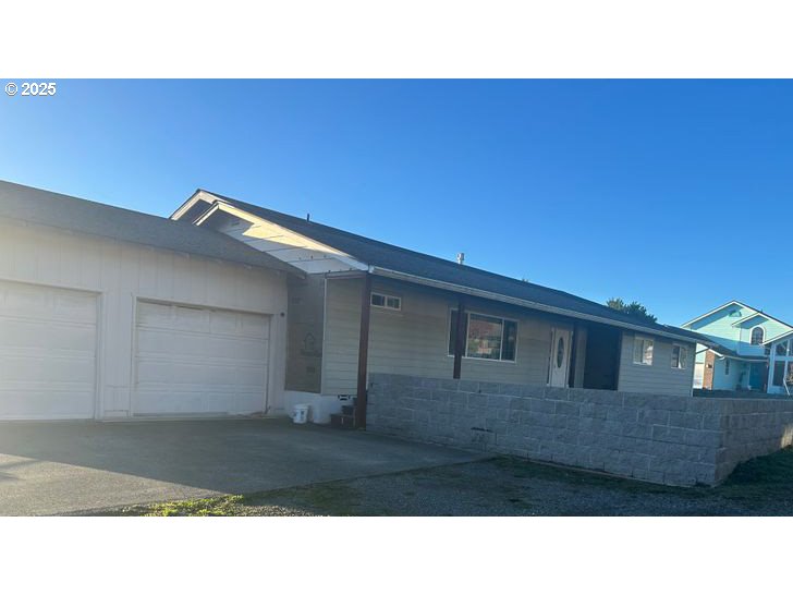 711 1ST ST, Brookings, OR 97415