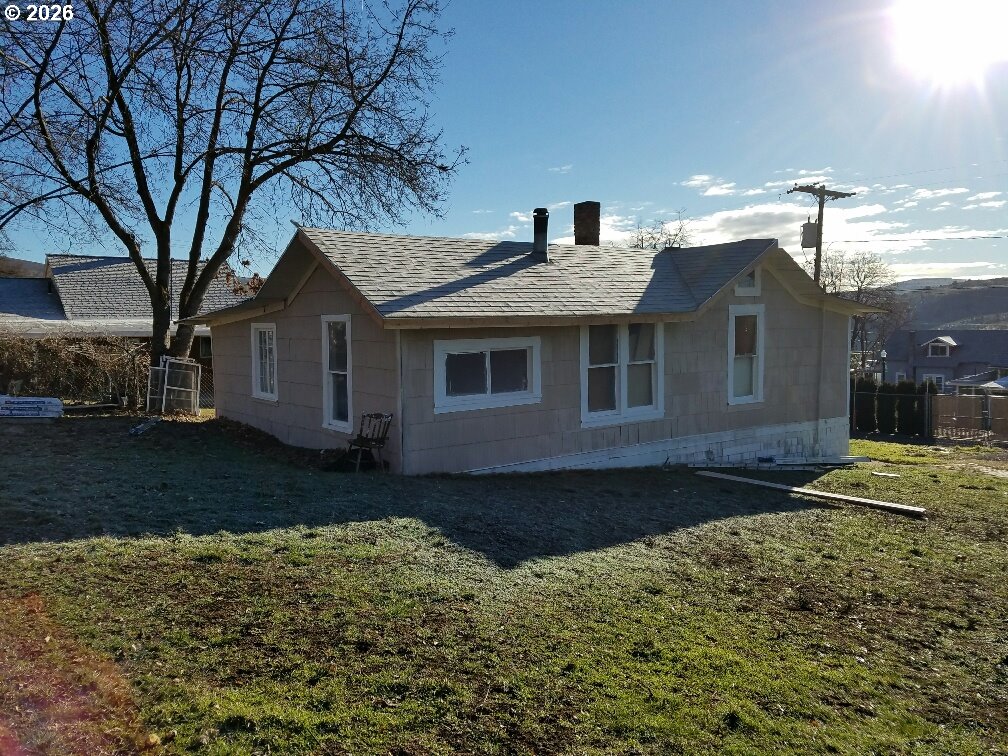 605 GRANT AVE, Maupin, OR 97037