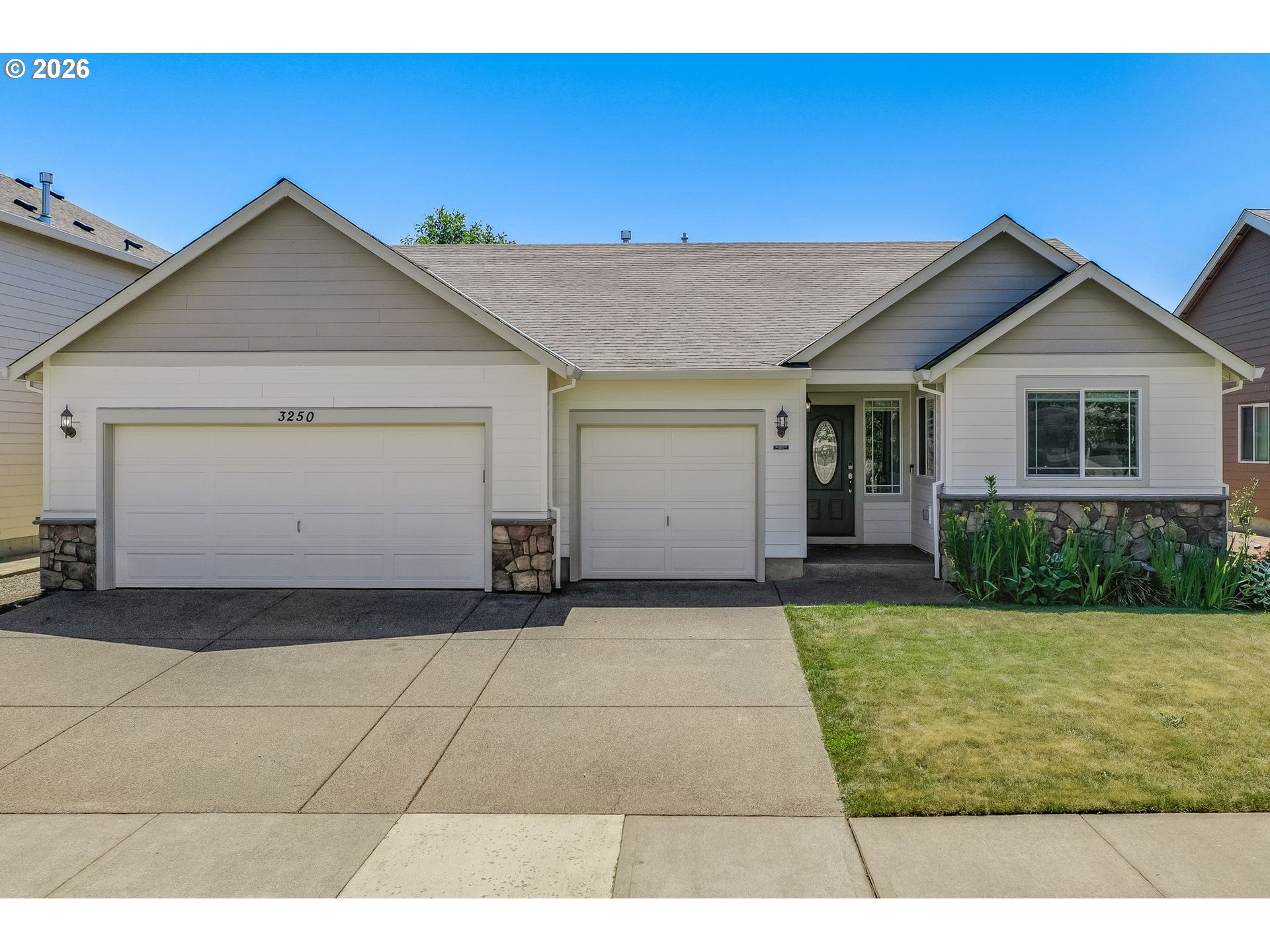 3250 OXFORD ST, Woodburn, OR 97071