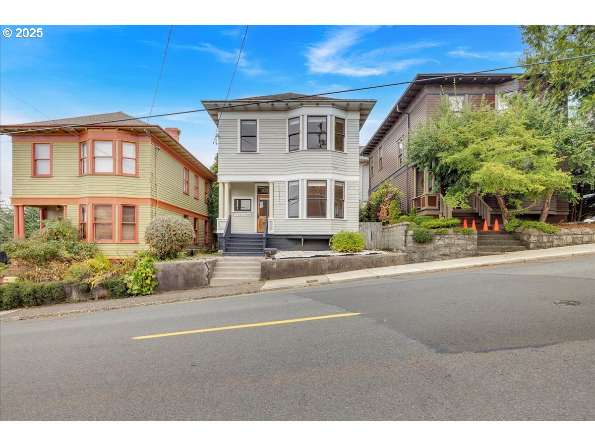 674 11TH ST, Astoria, OR 97103