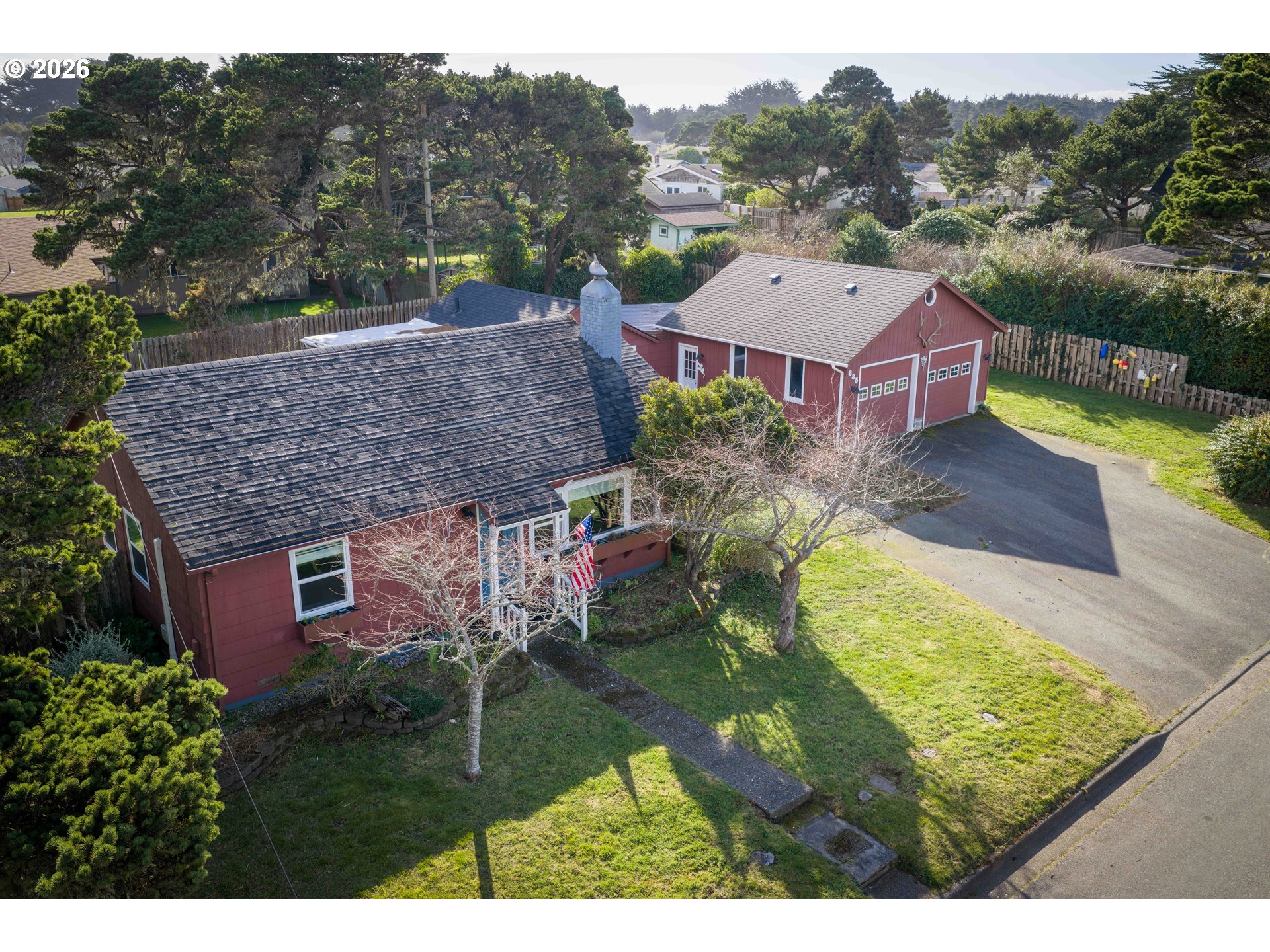 685 10TH ST, Bandon, OR 97411