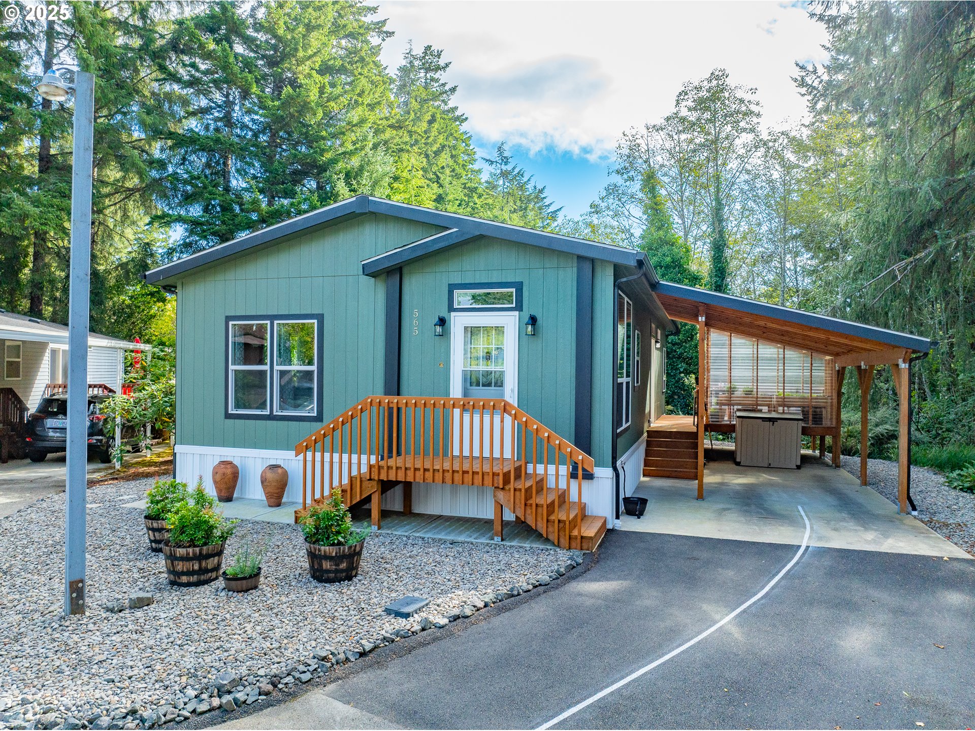 565 SHOREPINES CT, CoosBay, OR 97420