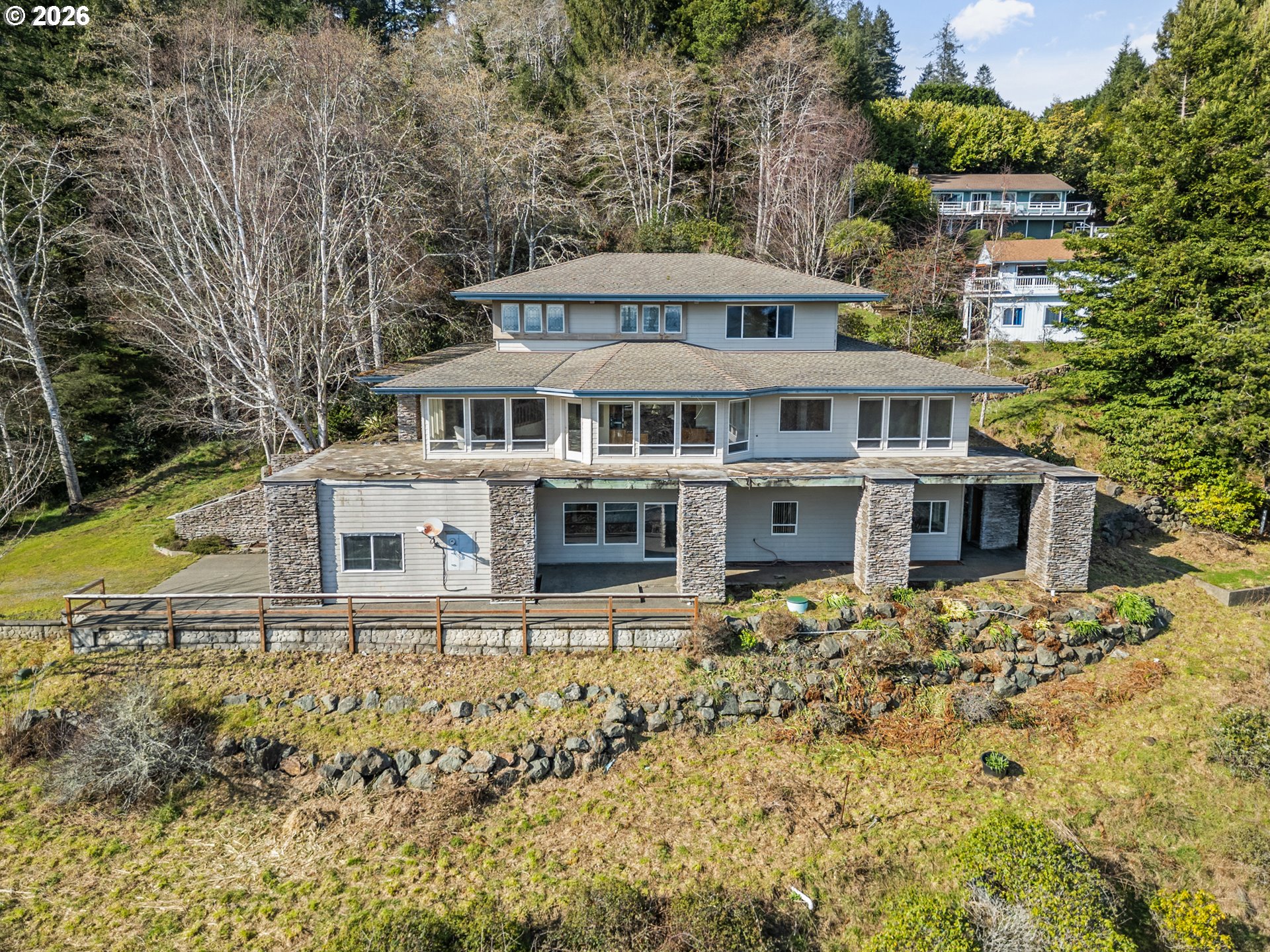 1038 MARINA HEIGHTS RD, Brookings, OR 97415