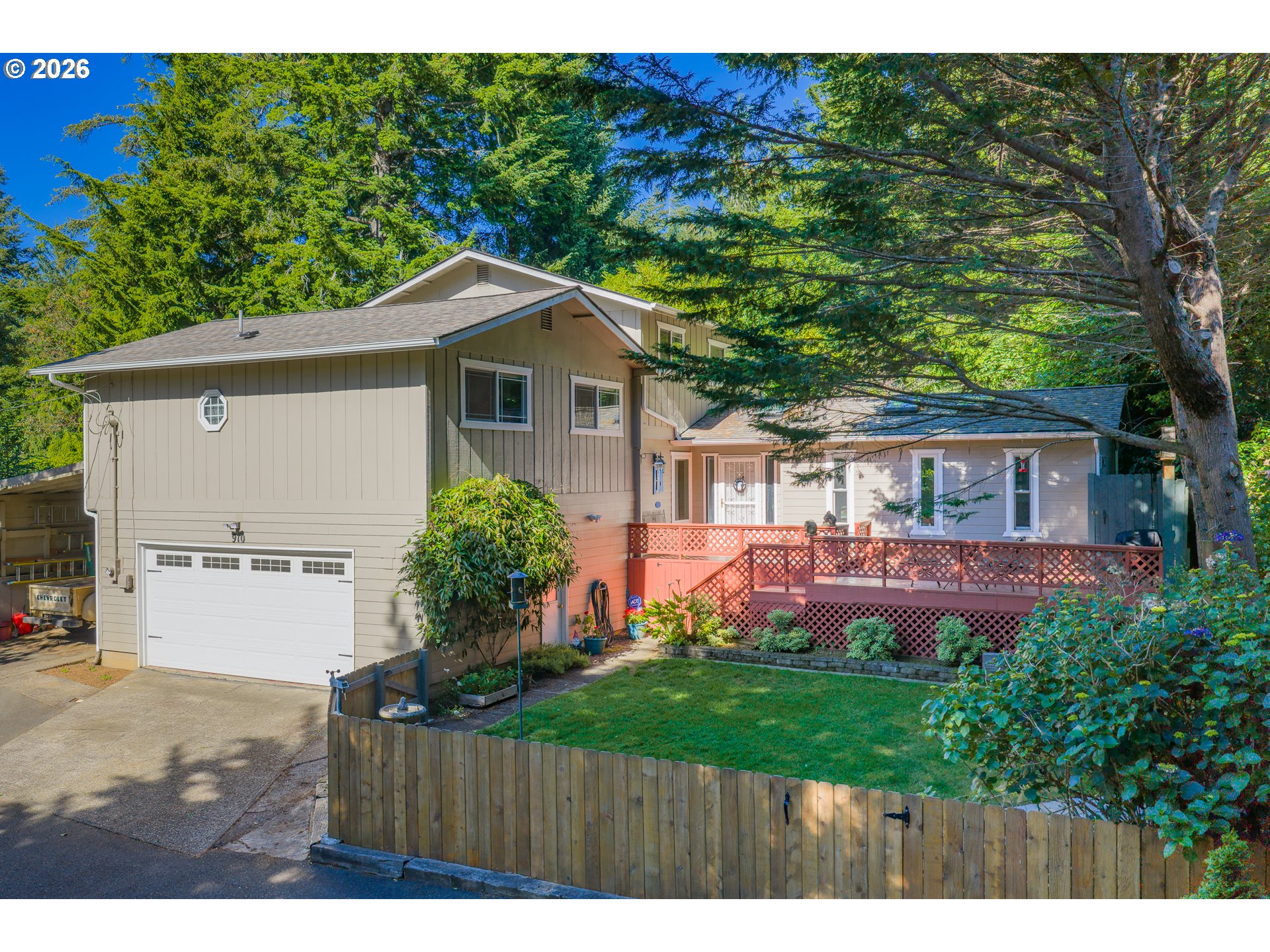 910 8TH ST, CoosBay, OR 97420