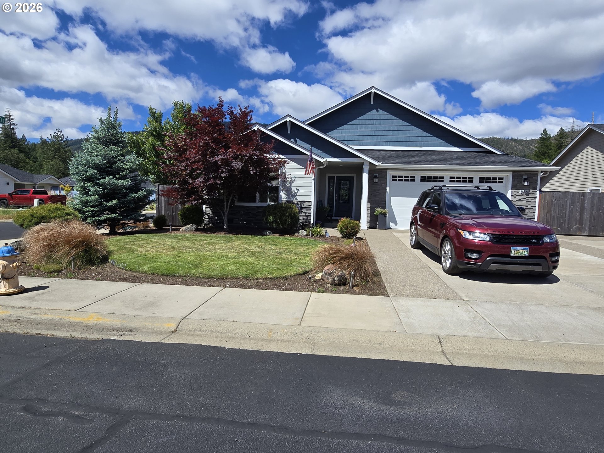 266 RETIREMENT LN, CaveJunction, OR 97523