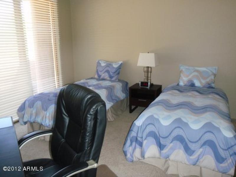 Guest Bedroom/ Office