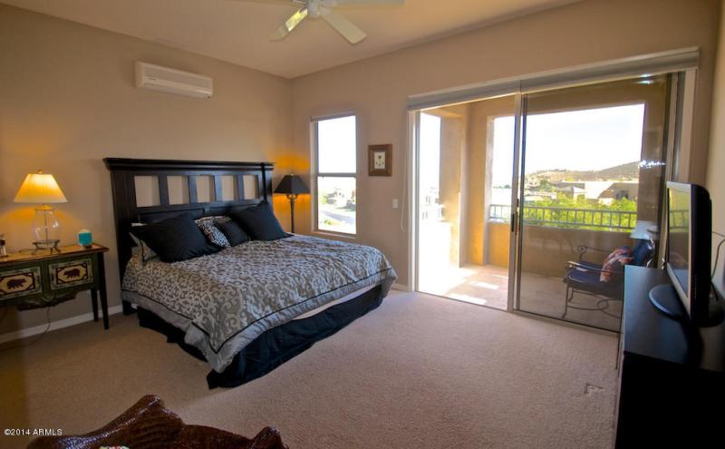 GUEST BDRM, KING BED