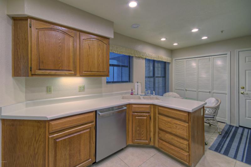 8300 E Via De Ventura 1006-MLS_Size-010-