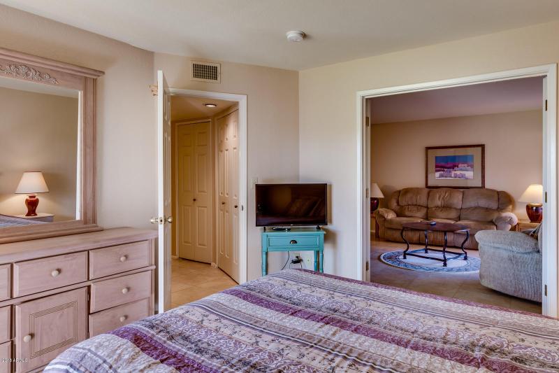 22_12212_N_Paradise_Village_Pkwy_022_mls