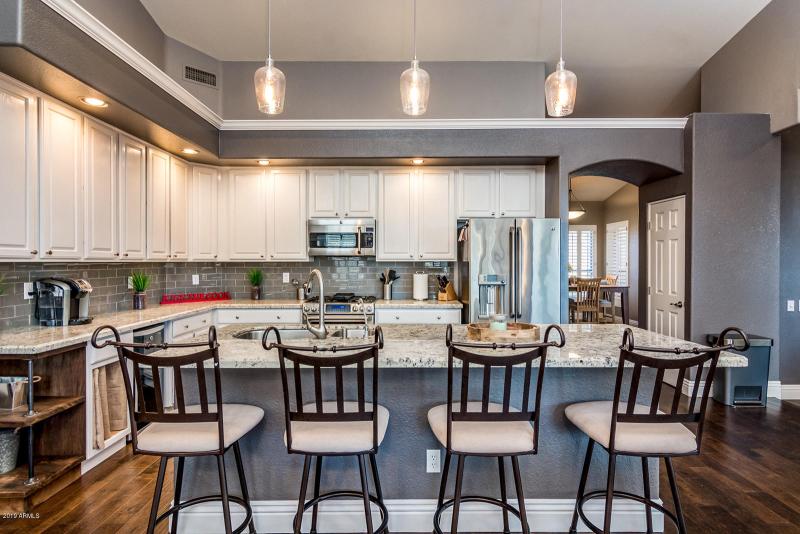 Kitchen and Breakfast Bar