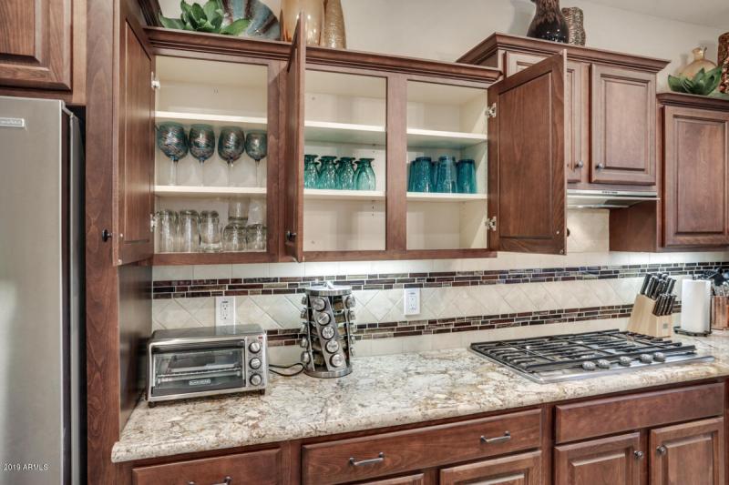 SLAB GRANITE & BLT-IN S/S APPLIANCES