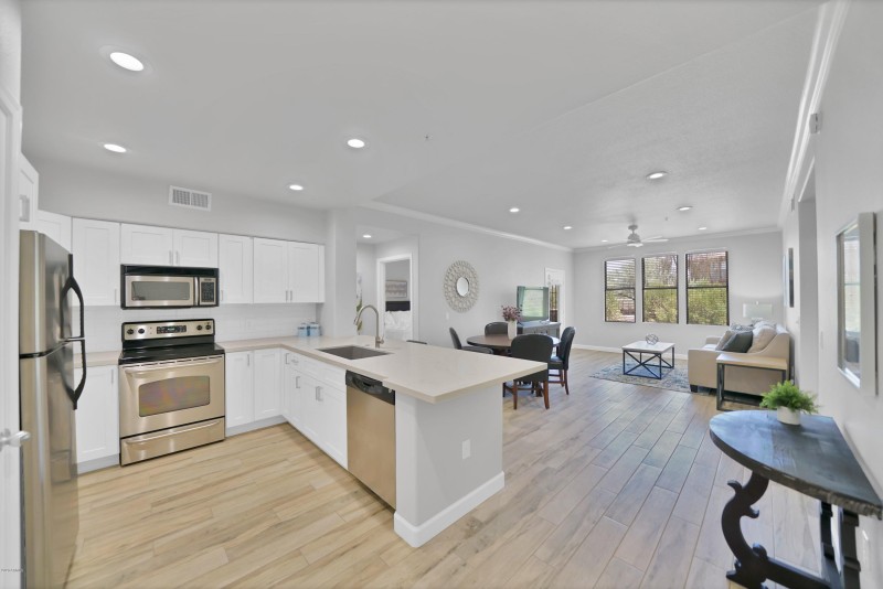 1022 Kitchen Family room