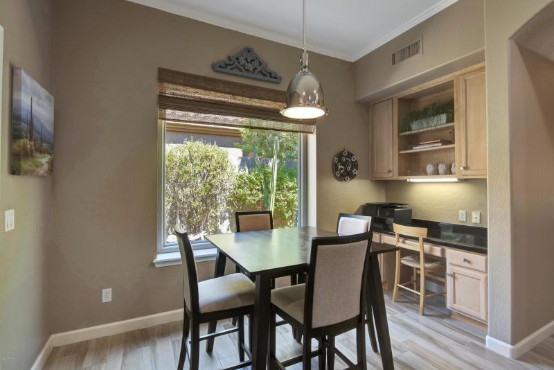 BREAKFAST AREA AND DESK