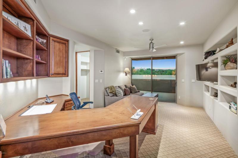 032_Upstairs Office Ensuite