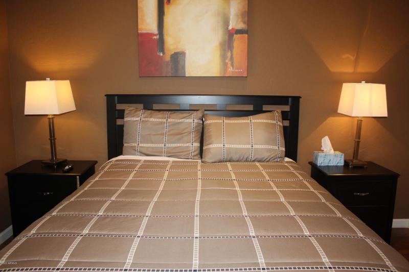 2nd Bedroom with Queen Size Bed