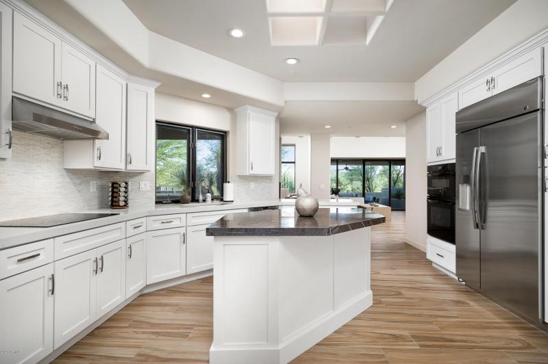 10071EGraythornDr-11