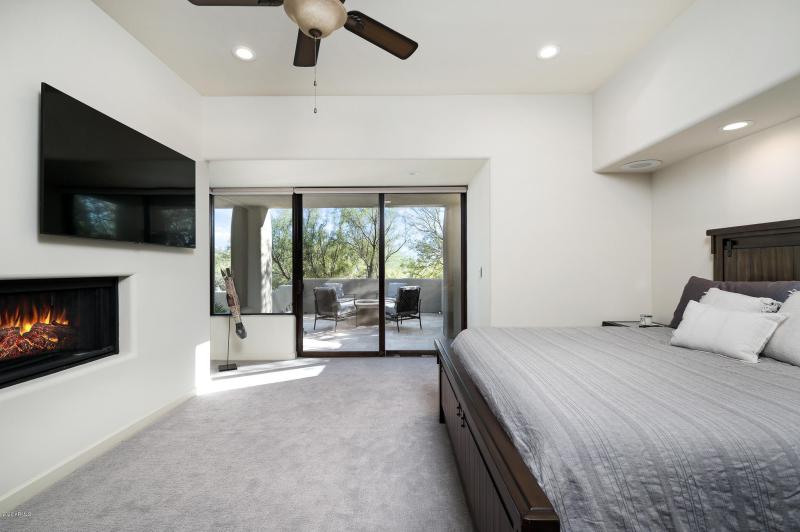 10071EGraythornDr-14