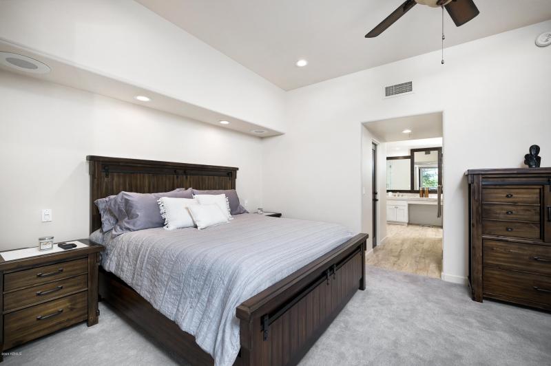 10071EGraythornDr-15