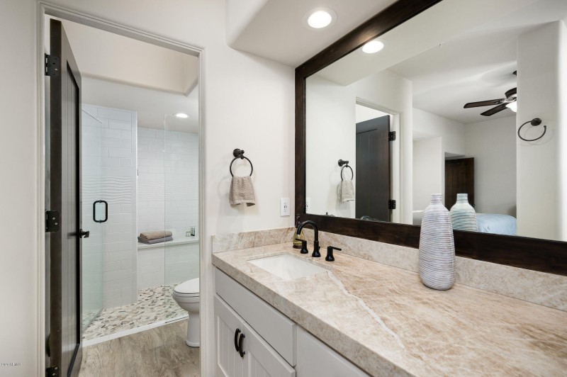 10071EGraythornDr-22