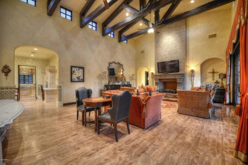 MAIN FAMILY ROOM VAULTED CEILINGS