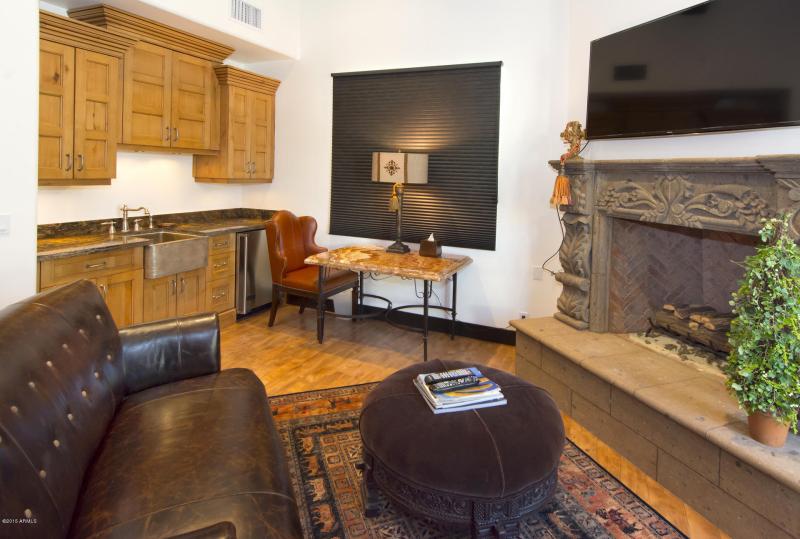 GUEST CASITA LIVING W/SINK & FRIDGE