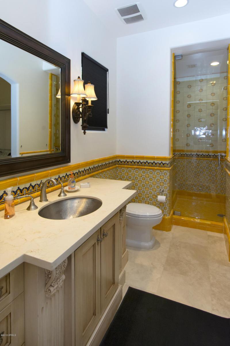 GUEST BATHROOM W/SHOWER