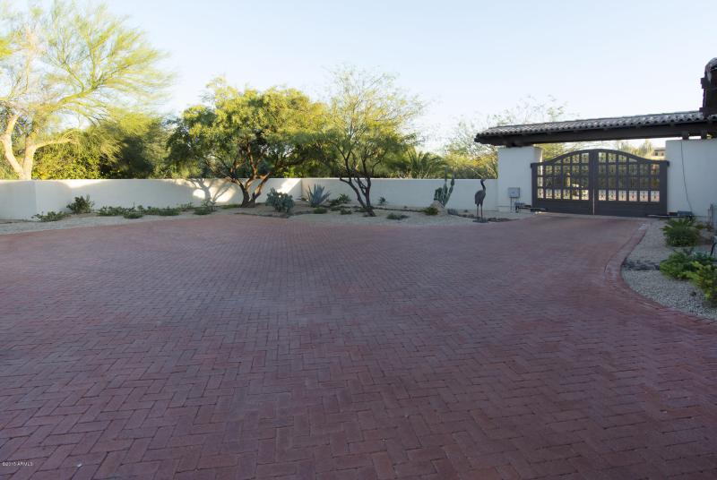 HUGE MOTOR COURT GATED ENTRY