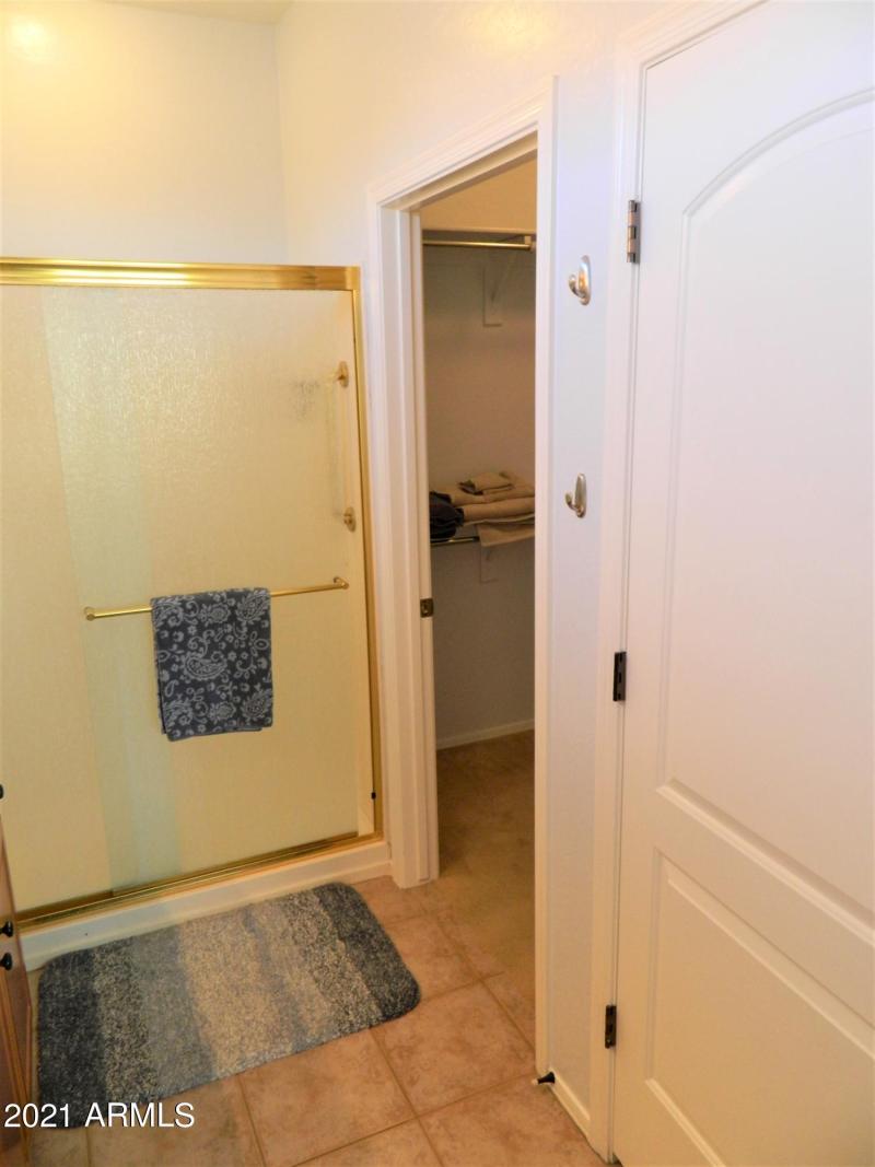 CB SOLA MASTER CLOSET (2)