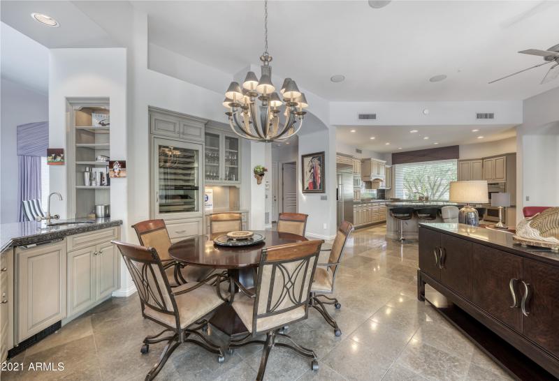 Casual Dining ~ Kitchen