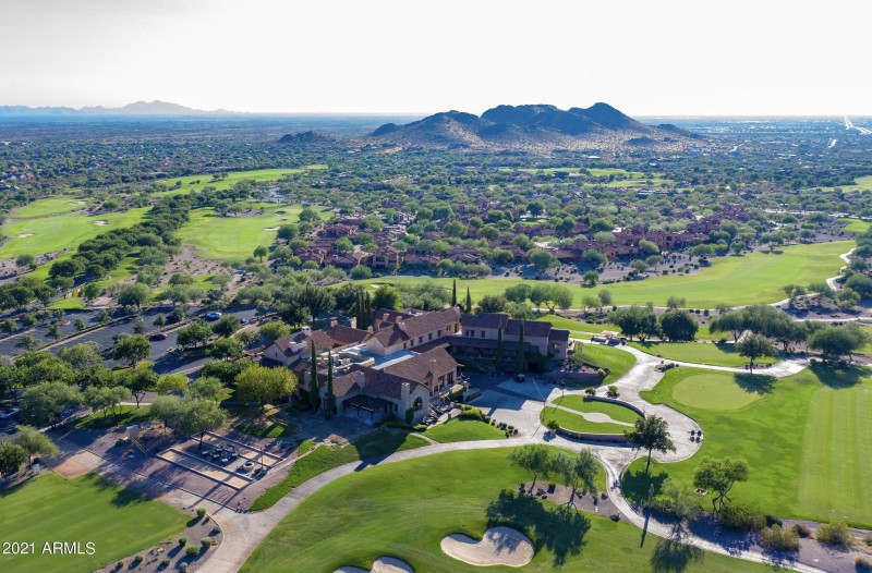 36-holes Nicklaus Design