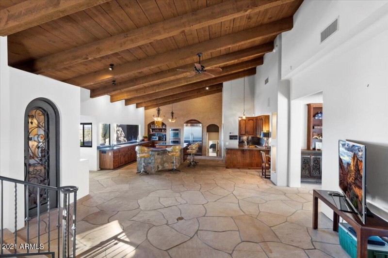 15-Family Room _ Kitchen