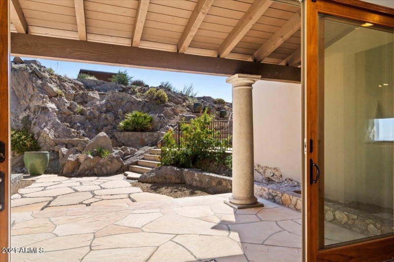 31-Covered Patio
