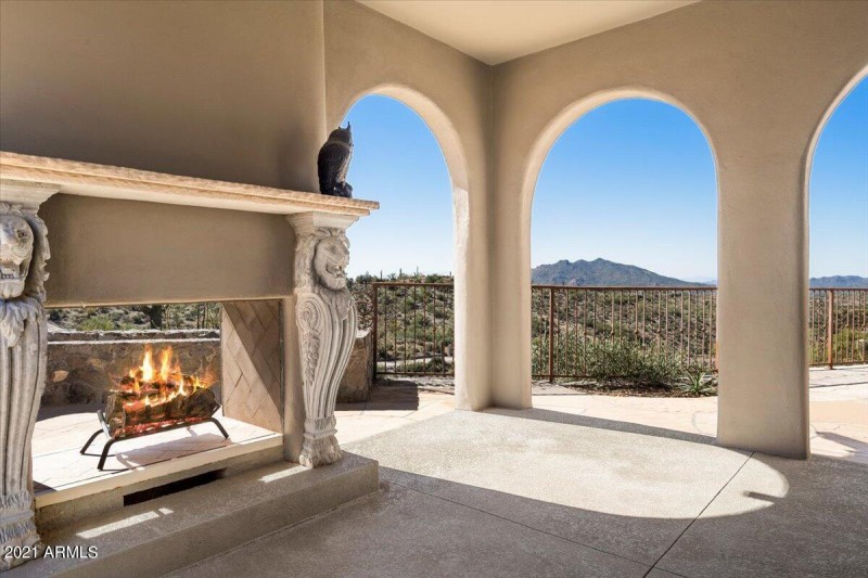 44-Covered Patio w_ Fireplace