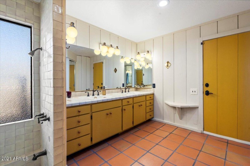 67-Guest House Bathroom