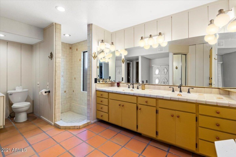 68-Guest House Bathroom