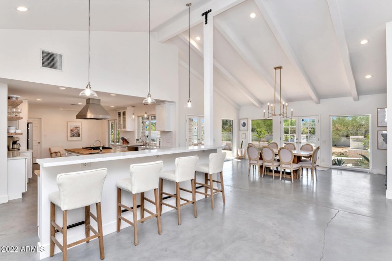 3411 E Valley Vista Ln