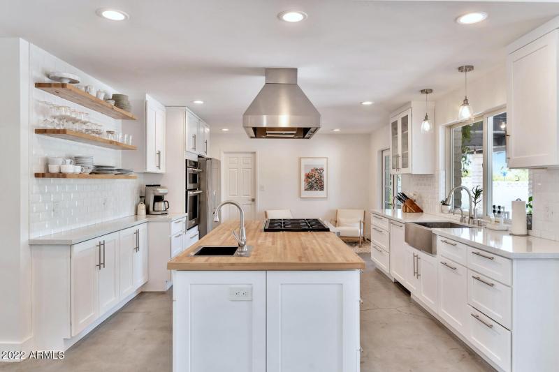 3411 E Valley Vista Ln-large-014-026-341