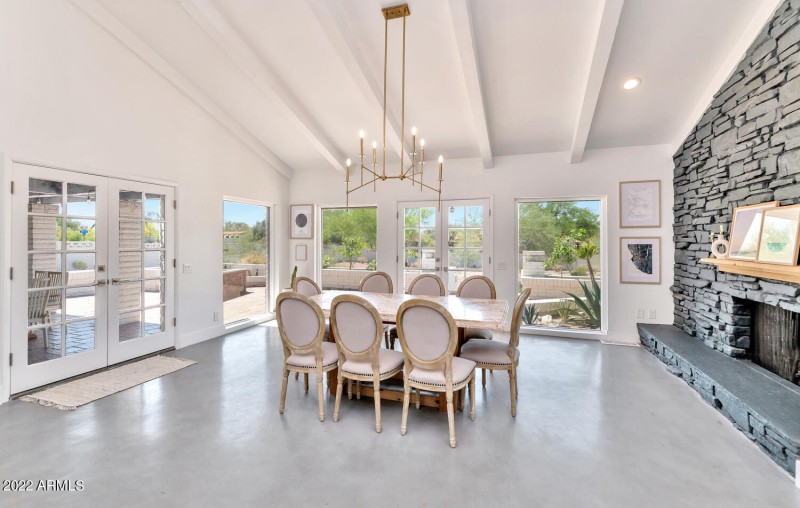 3411 E Valley Vista Ln-large-017-015-341