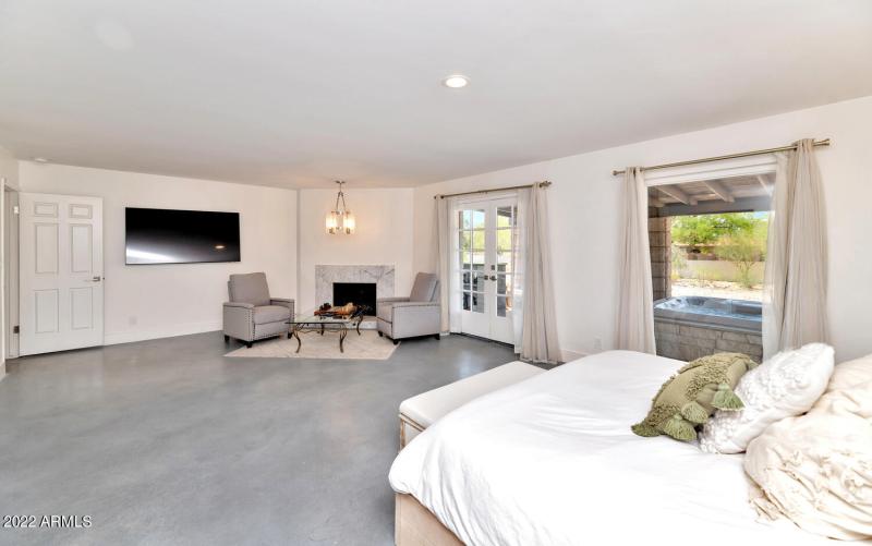 3411 E Valley Vista Ln-large-022-038-341