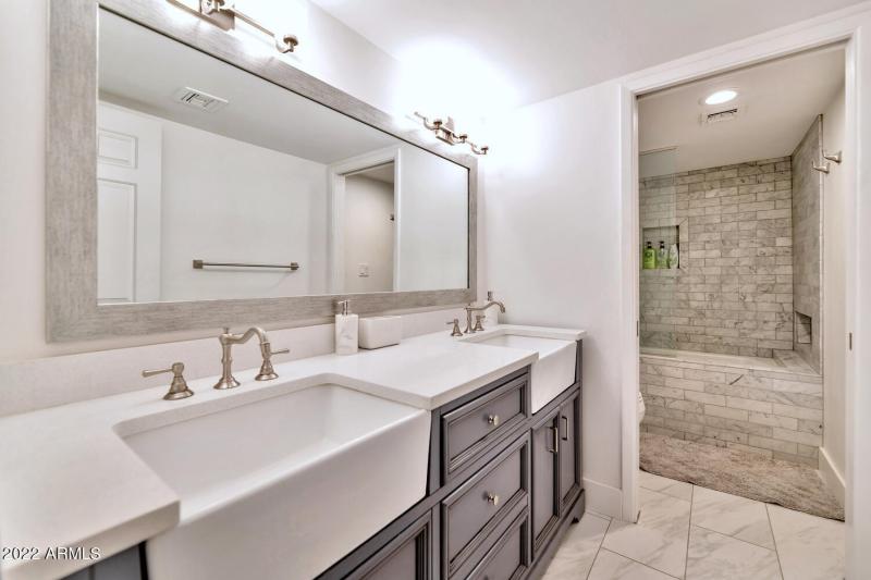 3411 E Valley Vista Ln-large-028-031-341