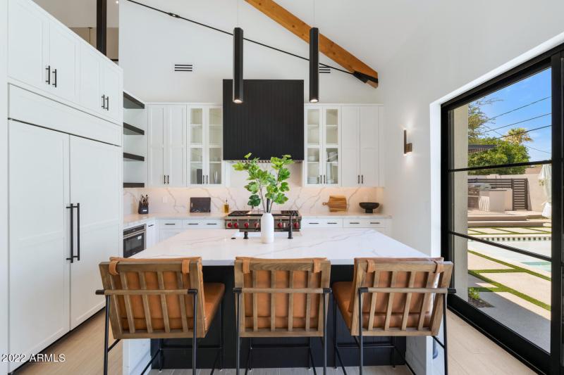 4216 E Hazelwood St-large-016-039-4216 E