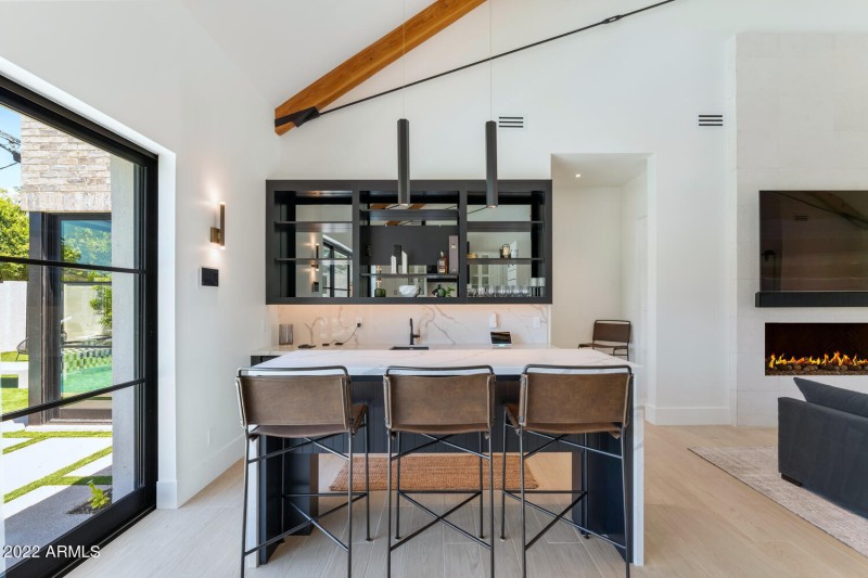 4216 E Hazelwood St-large-018-045-4216 E