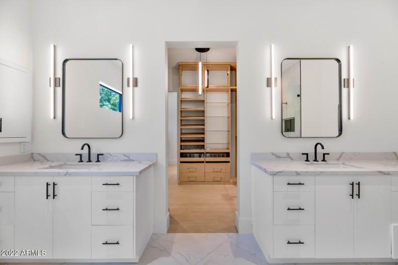 4216 E Hazelwood St-large-026-025-4216 E