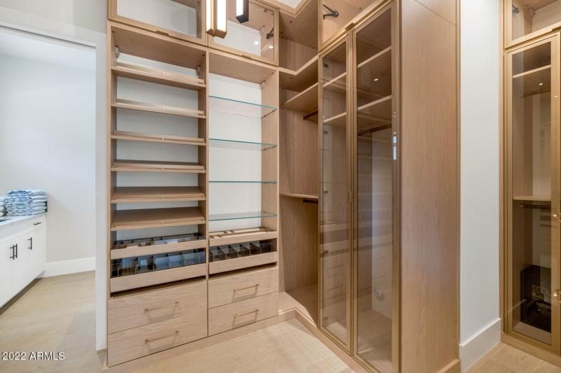 4216 E Hazelwood St-large-027-029-4216 E