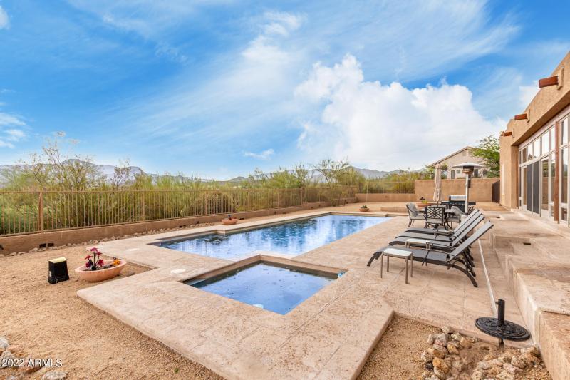 0035-35 - Red Dog 5872