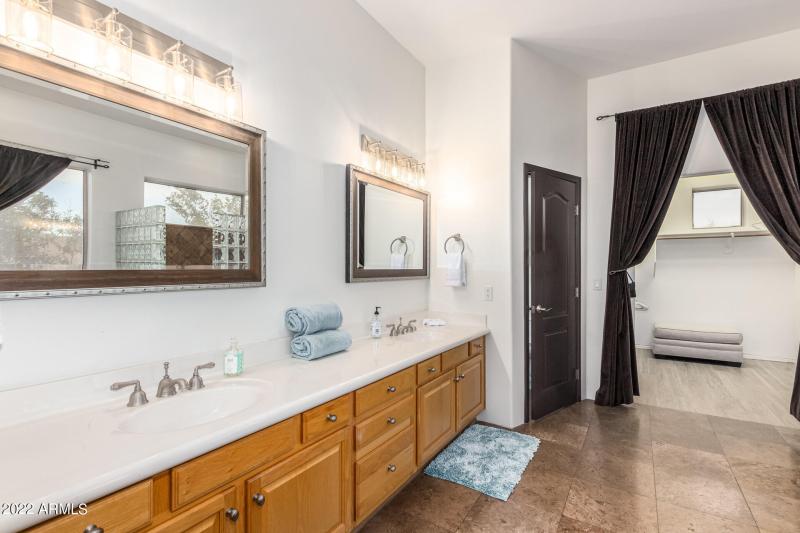 0015-16 - Red Dog 5872